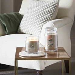 Yankee Candle Amber & Sandalwood Signature Medium Jar Candle -Campusgifts Shop amber sandalwood signature collection lifestyle 1 1