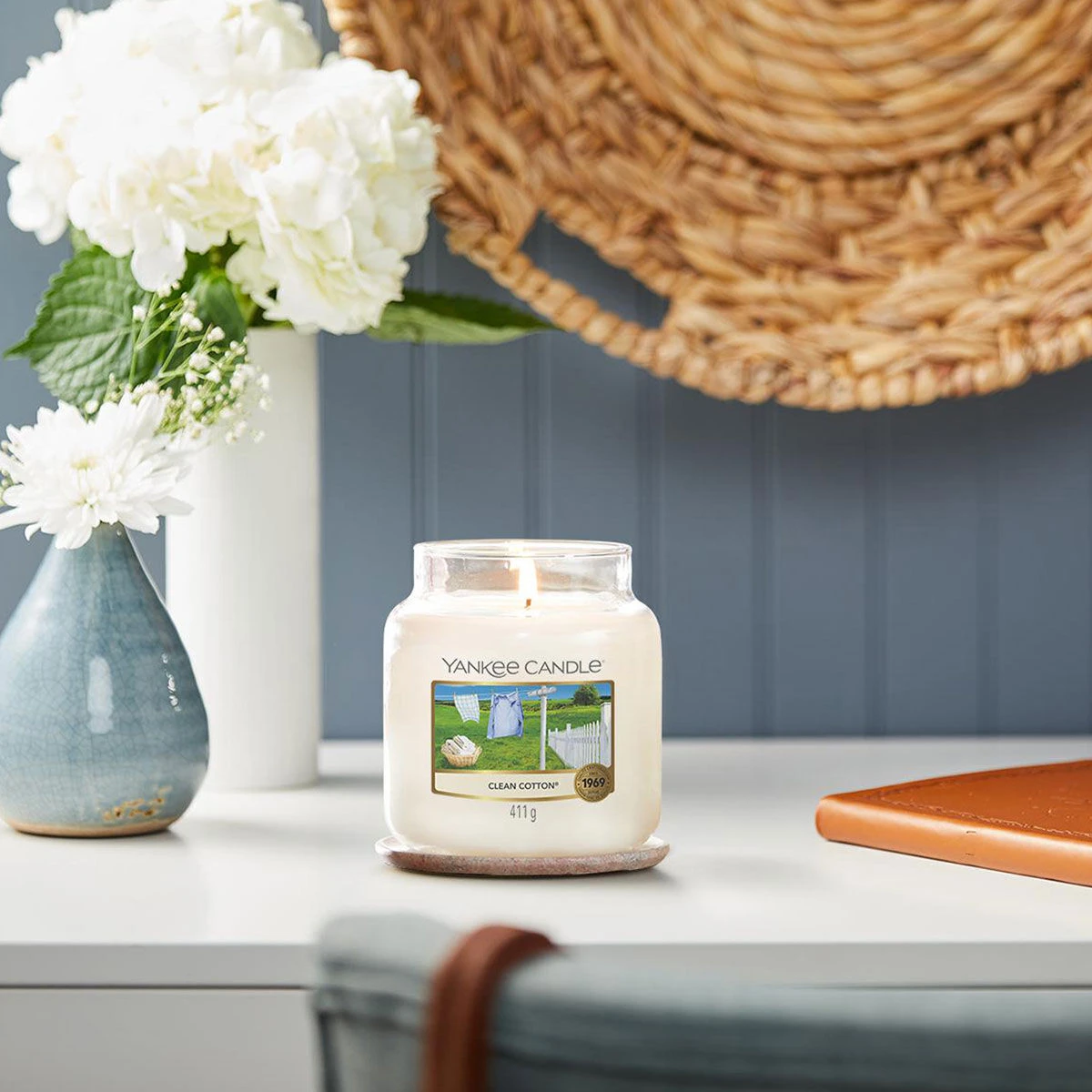 Yankee Candle Clean Cotton Medium Jar Candle 4 Yankee Candle Clean Cotton Medium Jar Candle - Image 2