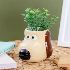 Wallace & Gromit– Gromit Shaped Plant Pot -Campusgifts Shop half moon bay plntaa05 wallace and gromit gromit shaped plant pot 1