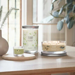 Yankee Candle Amber & Sandalwood Signature Multi-Wick Tumbler Candle 9 Yankee Candle Amber & Sandalwood Signature Multi-Wick Tumbler Candle -Campusgifts Shop ss23 signature collection lifestyle 1 2