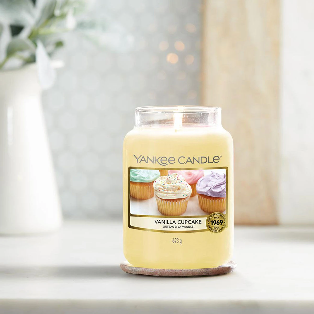 Yankee Candle Vanilla Cupcake Large Jar Candle 5 Yankee Candle Vanilla Cupcake Large Jar Candle - Image 3