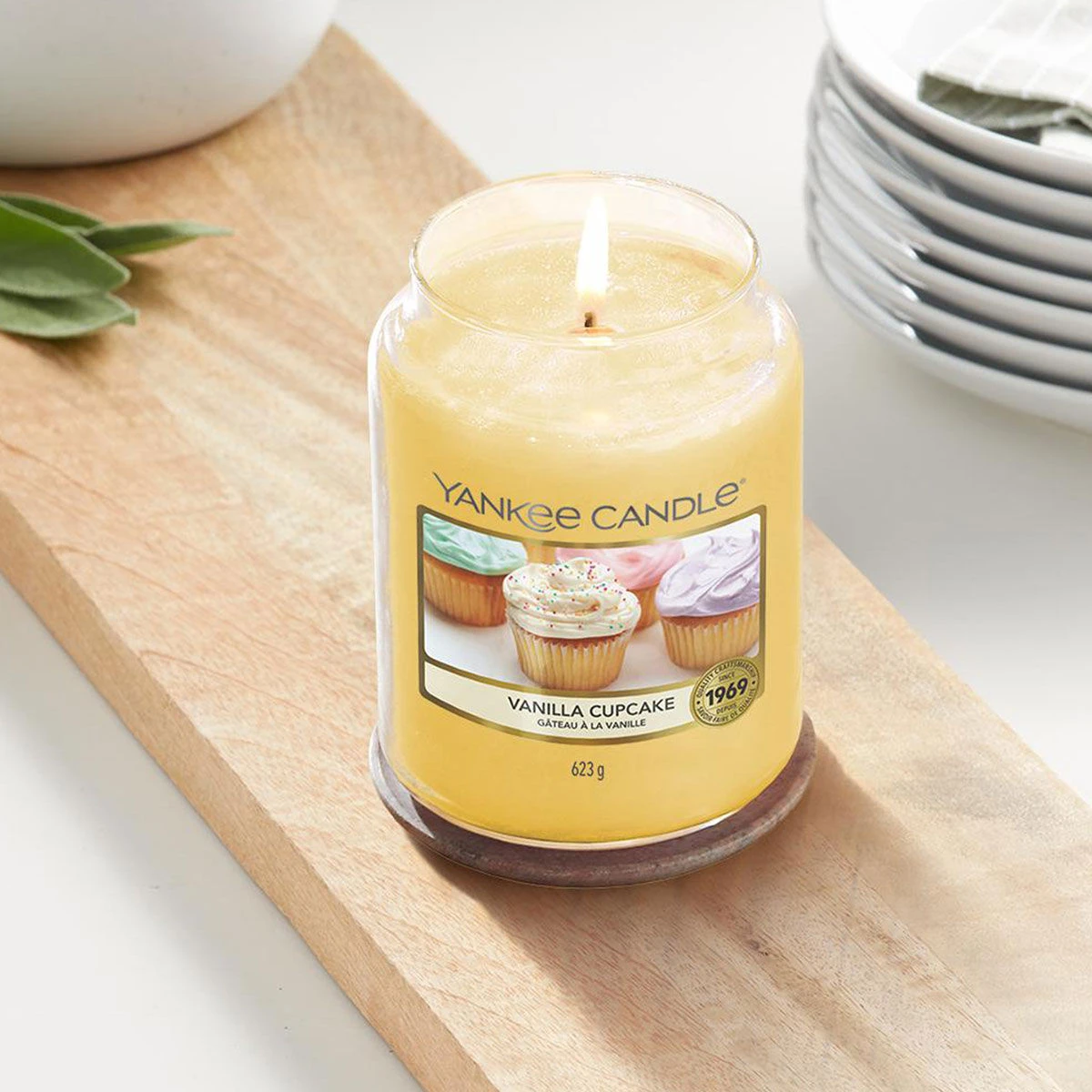 Yankee Candle Vanilla Cupcake Large Jar Candle 4 Yankee Candle Vanilla Cupcake Large Jar Candle - Image 2