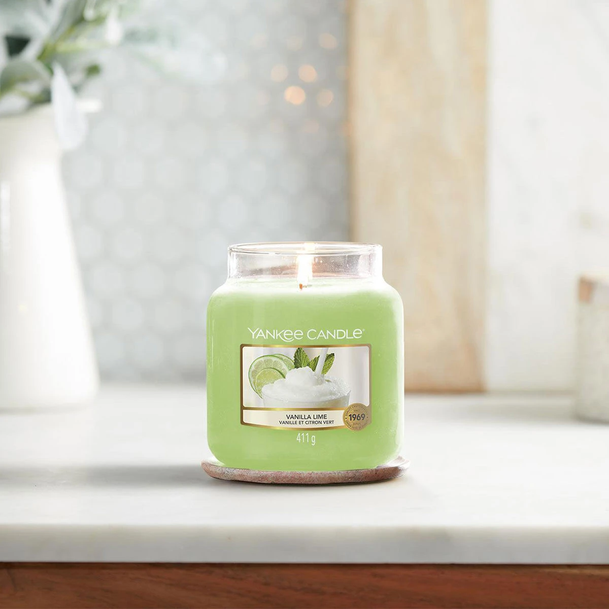 Yankee Candle Vanilla Lime Medium Jar Candle 4 Yankee Candle Vanilla Lime Medium Jar Candle - Image 2