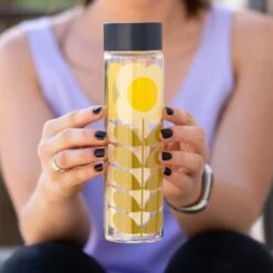 Orla Kiely Daisy Stem Glass Water Bottle -Campusgifts Shop wild and wolf ok603 orla kiely glass water bottle 3