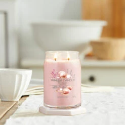 Yankee Candle Pink Sands Signature Large Jar Candle -Campusgifts Shop yankee candle 1629962e pink sands signature large jar candle lifestyle 1