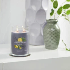 Yankee Candle Black Tea & Lemon Signature Large Jar Candle -Campusgifts Shop yankee candle 1629978e black tea lemon signature large jar candle lifestyle 2