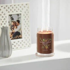 Yankee Candle Praline & Birch Signature Large Jar Candle -Campusgifts Shop yankee candle 1629987e praline birch signature large jar candle lifestyle 1