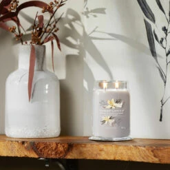 Yankee Candle Smoked Vanilla & Cashmere Signature Large Jar Candle 7 Yankee Candle Smoked Vanilla & Cashmere Signature Large Jar Candle -Campusgifts Shop yankee candle 1629989e smoked vanilla cashmere signature large jar candle lifestyle 1
