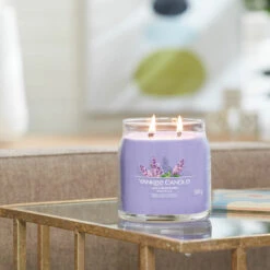Yankee Candle Lilac Blossoms Signature Medium Jar Candle 7 Yankee Candle Lilac Blossoms Signature Medium Jar Candle -Campusgifts Shop yankee candle 1629997e lilac blossoms signature medium jar candle lifestyle 1