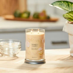 Yankee Candle Vanilla Cupcake Signature Large Tumbler Candle -Campusgifts Shop yankee candle 1630037e vanilla cupcake signature large tumbler candle 2