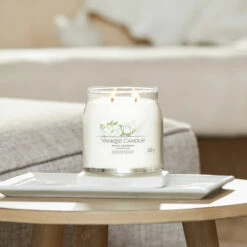 Yankee Candle White Gardenia Signature Medium Jar Candle 7 Yankee Candle White Gardenia Signature Medium Jar Candle -Campusgifts Shop yankee candle 1630672e white gardenia signature medium jar candle lifestyle 1