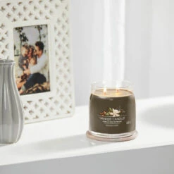 Yankee Candle Vanilla Bean Espresso Signature Medium Jar Candle -Campusgifts Shop yankee candle 1701388e vanilla bean espresso signature medium jar candle lifestyle 1