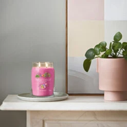 Yankee Candle Art In The Park Signature Large Jar Candle 10 Yankee Candle Art In The Park Signature Large Jar Candle -Campusgifts Shop yankee candle 1728890e art in the park signature large jar candle lifestyle 2