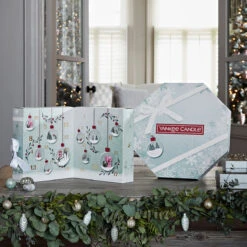 Yankee Candle Snow Globe Wonderland Advent Calendar Wreath -Campusgifts Shop yankee candle advent 22 group shot 2 1